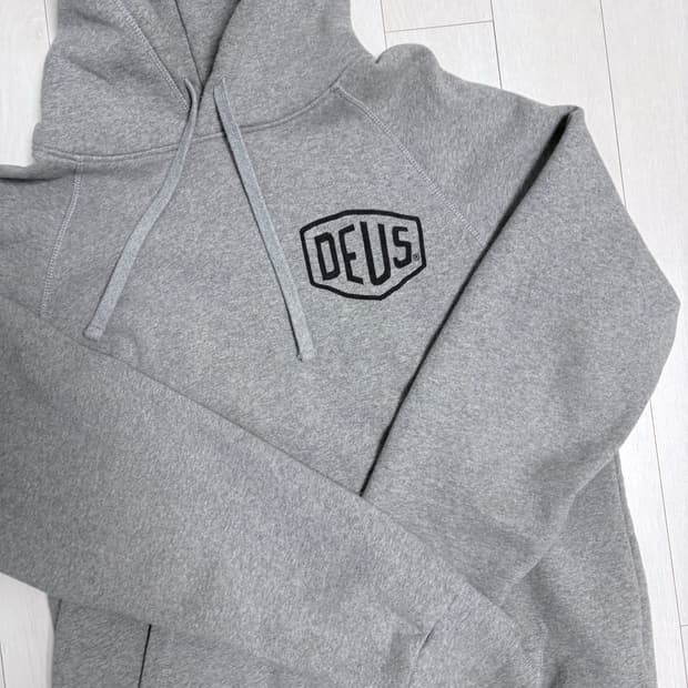 데우스 엑스 마키나 도쿄 후드티 (크림)