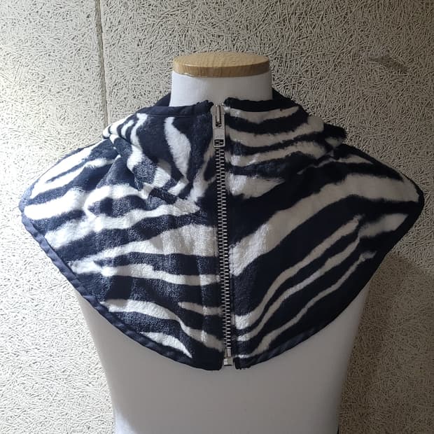 꼼데가르송 옴므플러스 지브라 넥워머