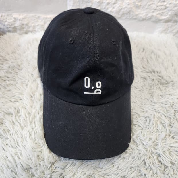 OUT OF BOUNDS 미니멀 자수 블랙 볼캡