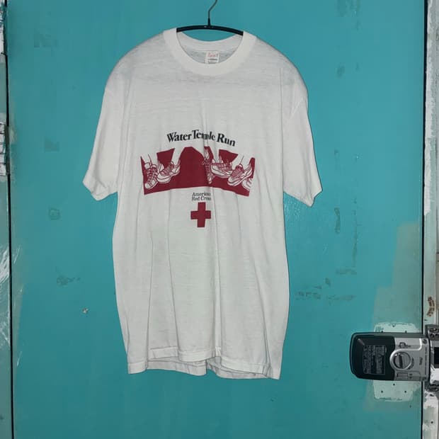 red cross 반팔 티셔츠