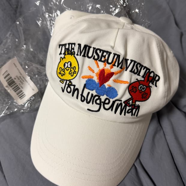 더뮤지엄비지터 캡