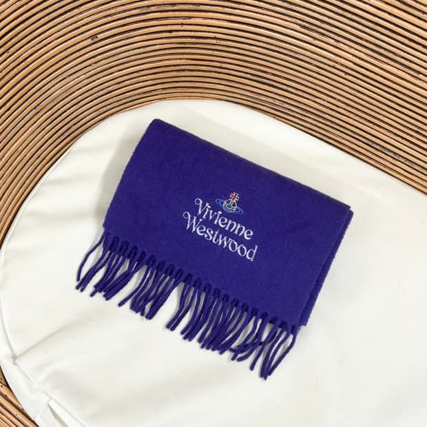 비비안 웨스트우드 퍼플 엠브로이더드 로고 머플러