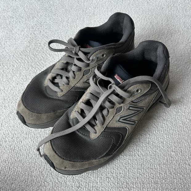 뉴발란스 회색 운동화 메쉬 스웨이드 255