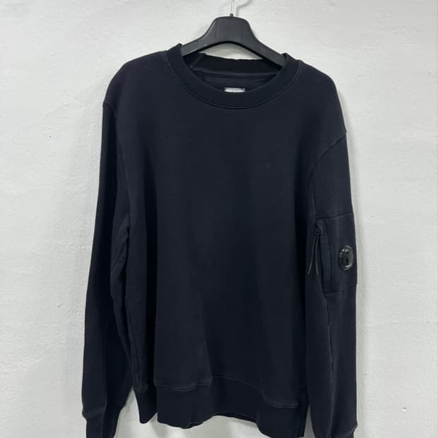 cp컴퍼니 렌즈 롱슬리브 맨투맨