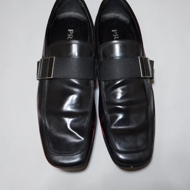 프라다 스퀘어토 버클 로퍼