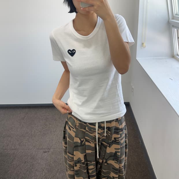 Comme des garcons 꼼데가르송 블랙와펜 화이트 반팔  Pri