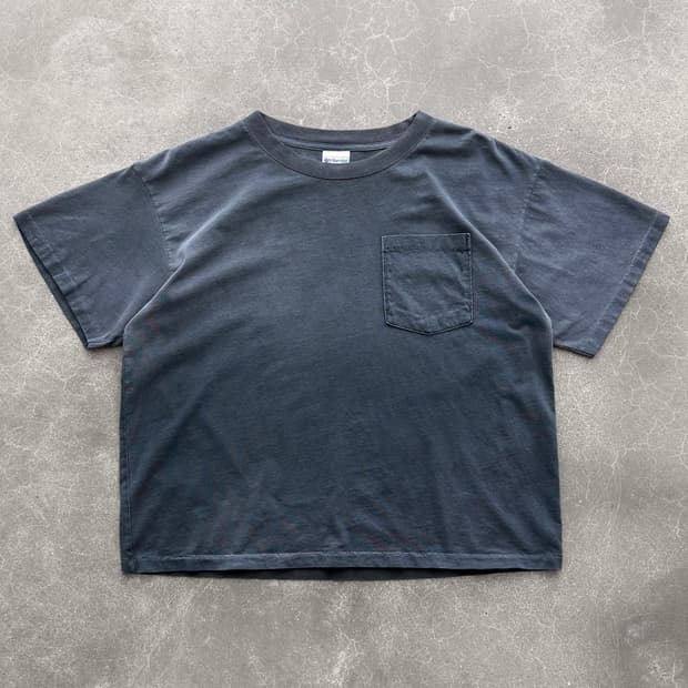 Akimbo Club “CHAIN-PEEKER” POCKET TEE 