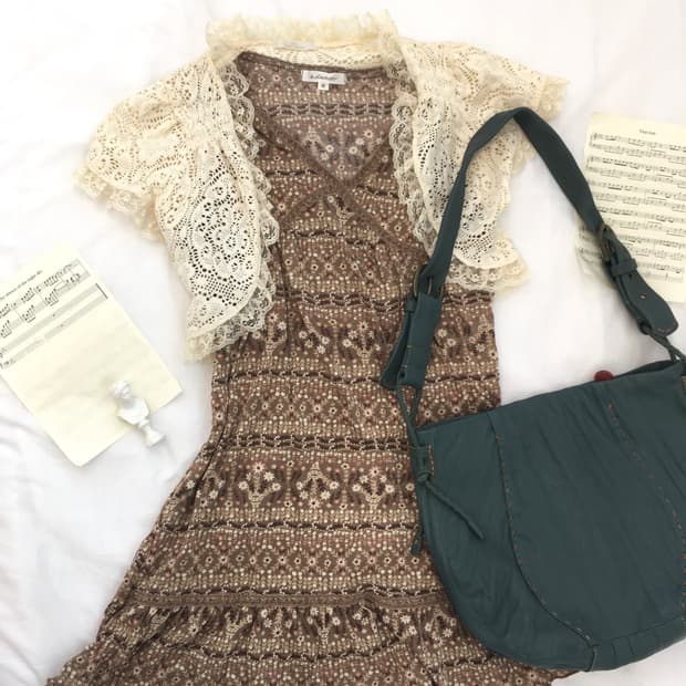 Rest rose  ivory crochet bole