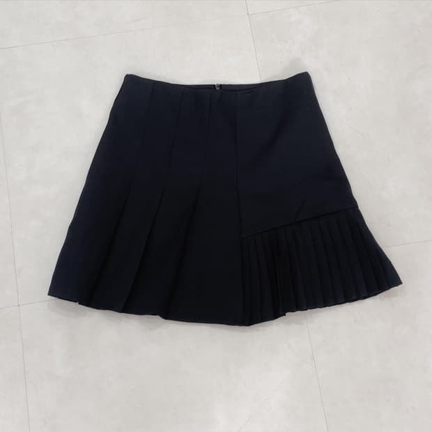 Pleats short skirt