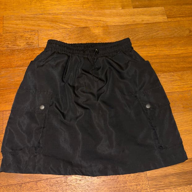 블랙 카고 미니스커트