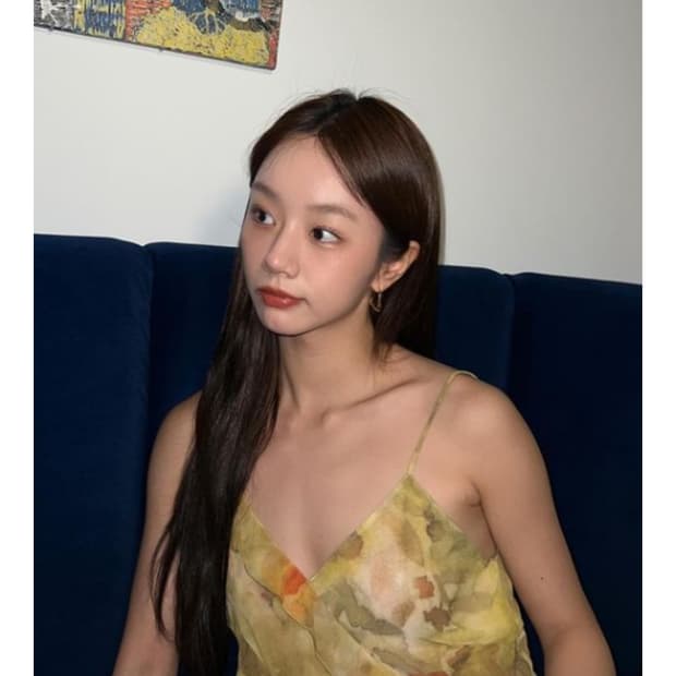 써틴먼스 플라워 러플 슬리브리스 탑