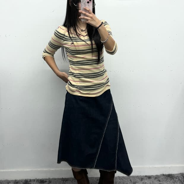 데님 비대칭 디테일 미디 스커트