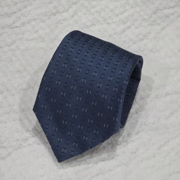 디올옴므 신형 네이비 스퀘어 실크 넥타이 8.7cm 남성복 정장 명품 넥