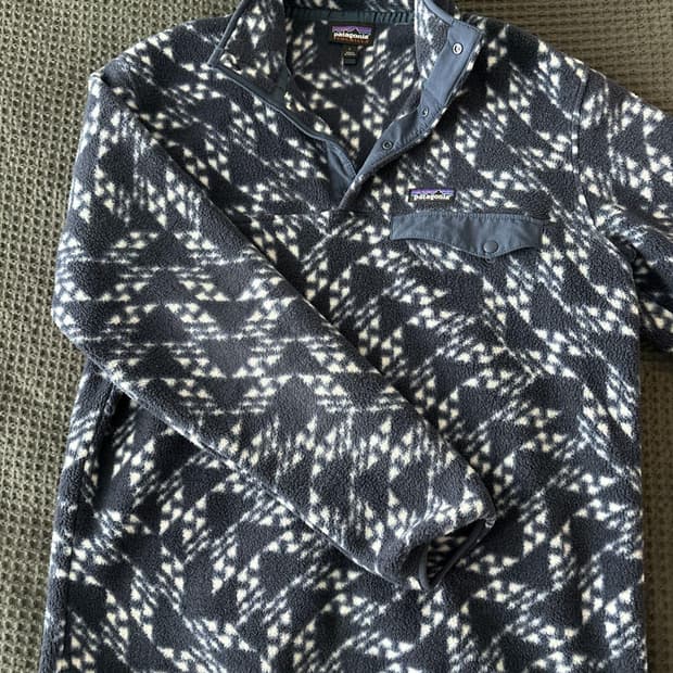 파타고니아 신칠라 스냅-T 신치드 플라이트 뉴 네이비