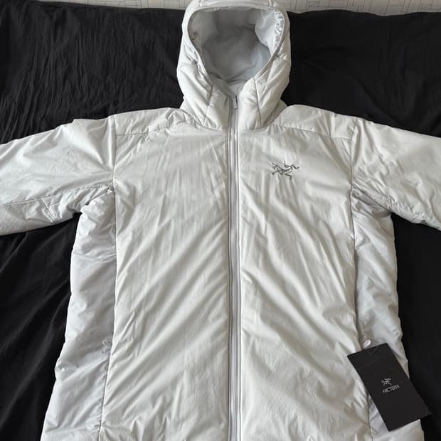 아크테릭스 아톰SV 후디 솔리튜드 L