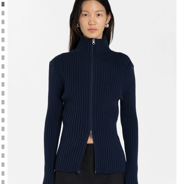 [아모멘토] RIBBED HIGH-NECK CARDIGAN