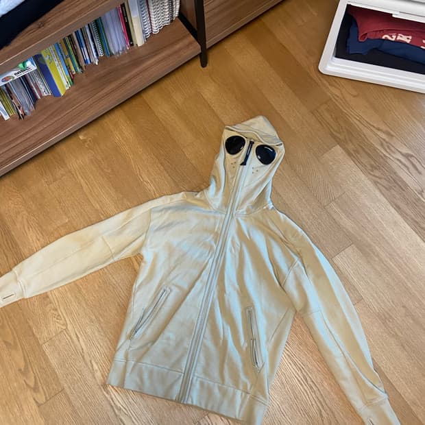 Cp컴퍼니 고글 후드집업 모하비 데저트 옐로우