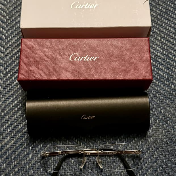 까르띠에 산토스 무테 실버 안경