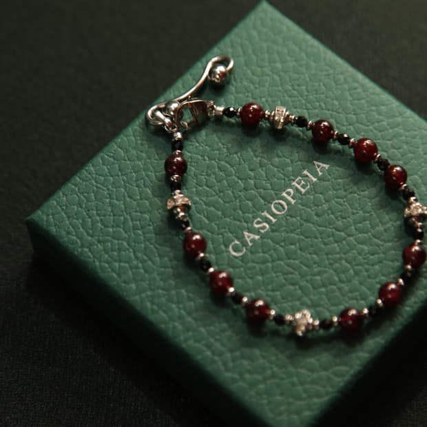 CASIOPEIA Vampire Garnet Bracel 가넷 원석팔찌