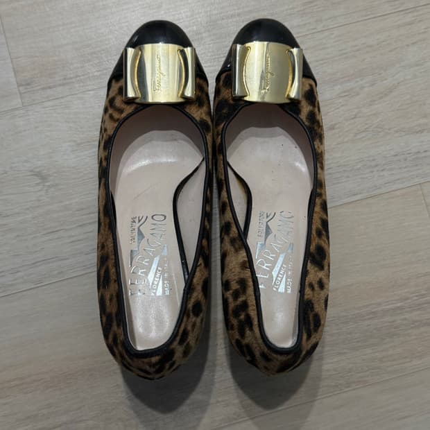 페라가모 레오파드 힐