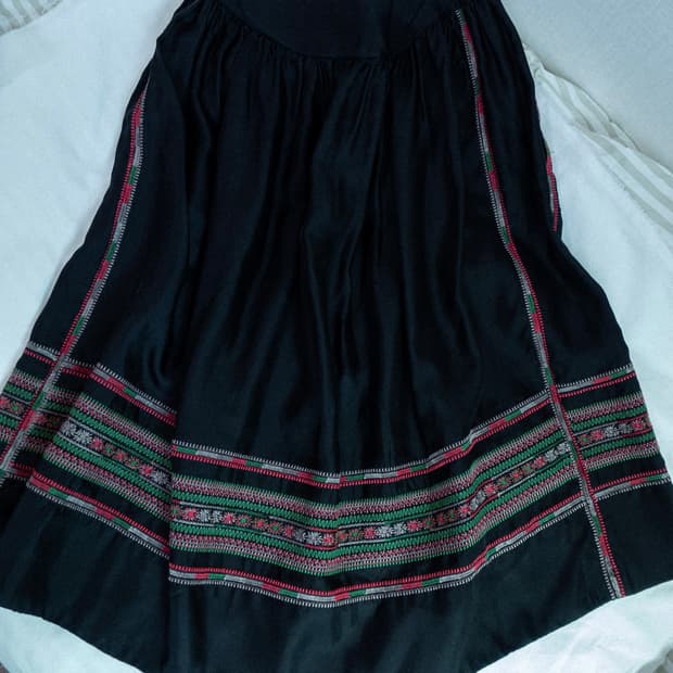 Silk embroidery long skirt