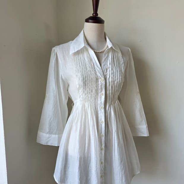 화이트 텐셀 핀턱 롤업 블라우스 