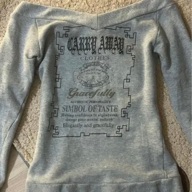 갸루 펑크 오프숄더 맨투맨 판매합니다