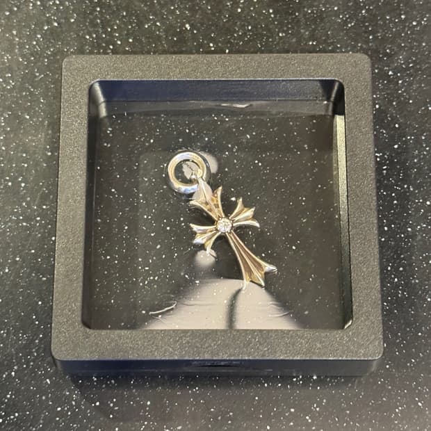 크롬하츠 타이니 크로스 다이아