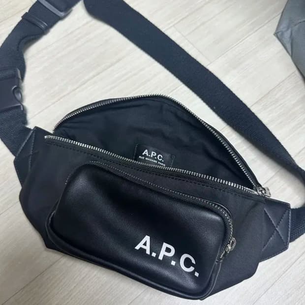 아페쎄 A.P.C 힙색 