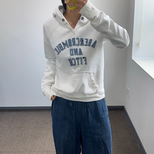 Abercrombie 아베크롬비 스펠아웃로고 화이트 후드티