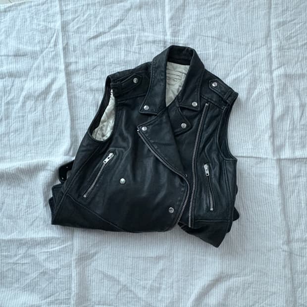  ▫️Isabel Marant Leather Vest