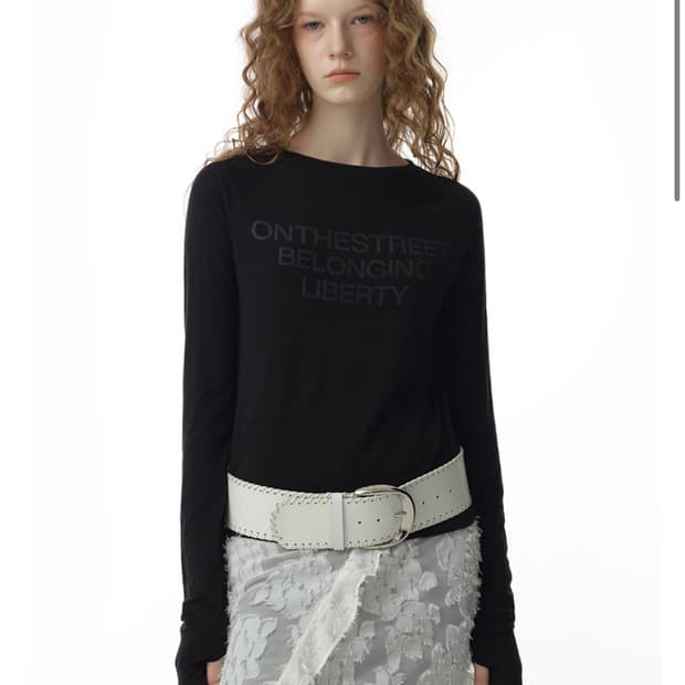 밀로우먼 홀 레글런 티셔츠 블랙