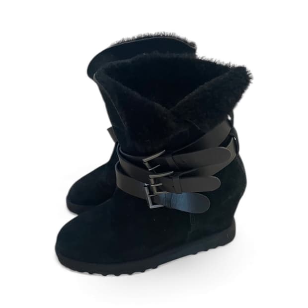 Ash 히든 웨지 스웨이드 퍼 멀티 버클 부츠 37