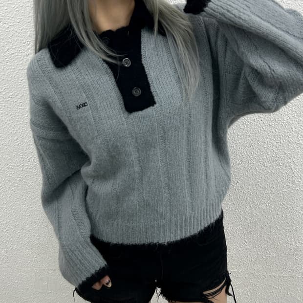 그로브 블랙 배색 딥소라 카라 니트