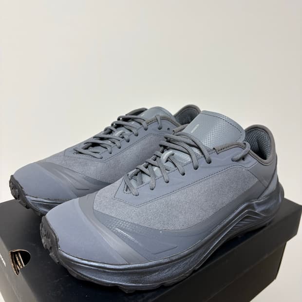 해칭룸 x 데상트 Z02 그레이 260