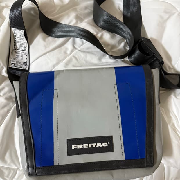 프라이탁 라씨 회색 파랑