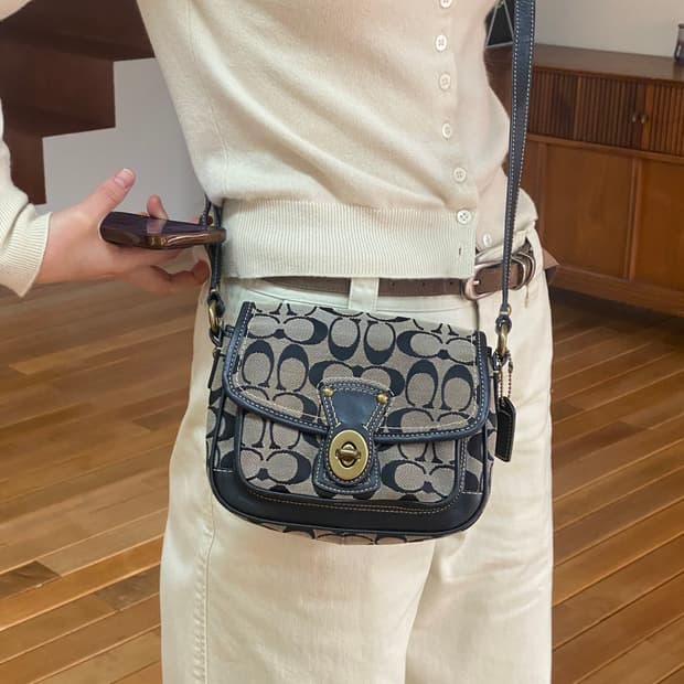 빈티지 코치 시그니처 턴락 크로스백