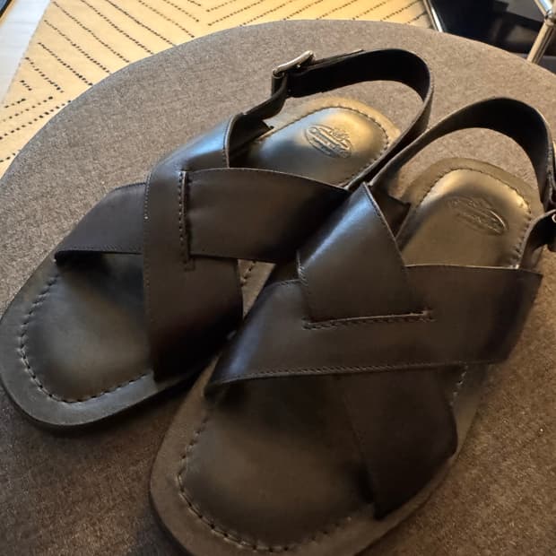처치스 dover sandal black