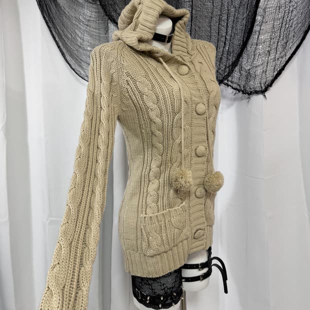 beige hood cardigan