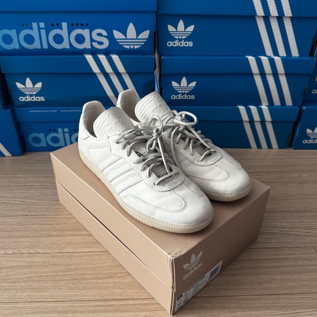 아디다스 x 퍼렐 윌리엄스 휴먼레이스 삼바 290