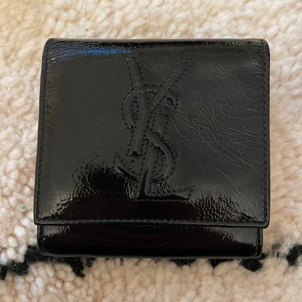YSL 입생로랑 블랙 유광 반지갑