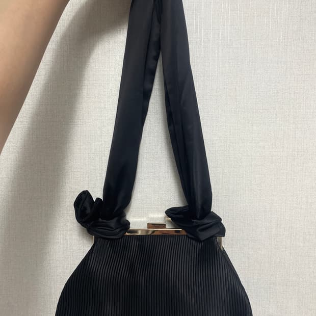 앤아더스토리즈 숄더백