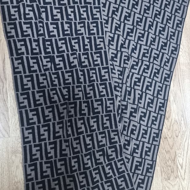 팬디 머플러 팔아요