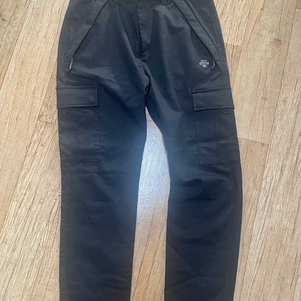 데상트 카고팬츠