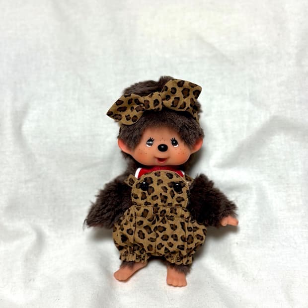 빈티지 몬치치에 호피 옷을 입힌 몬치치