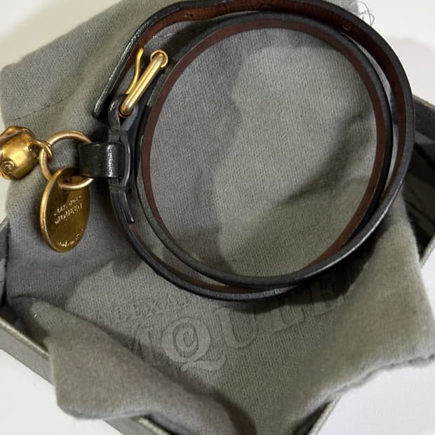 알렉산더 맥퀸 더블 스트랩 가죽팔찌