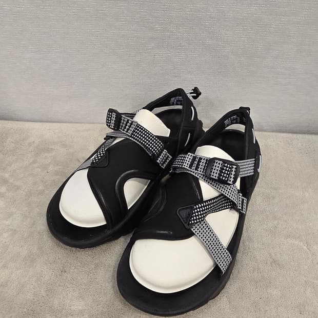 나이키 오네온타 트레킹 샌들 블랙 250