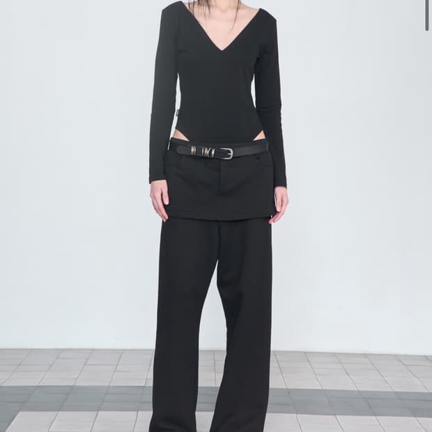 구매 세릭  V-Neck Bodysuit _ Black WAITLIST 