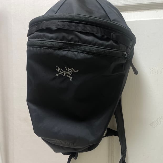 아크테릭스 헬리아드 15 블랙 백팩