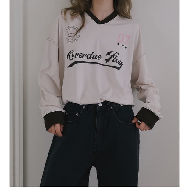 오버듀플레어 스포티 트랙 맨투맨 1회착(있지 리아 착용)